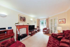 LIVING ROOM- click for photo gallery